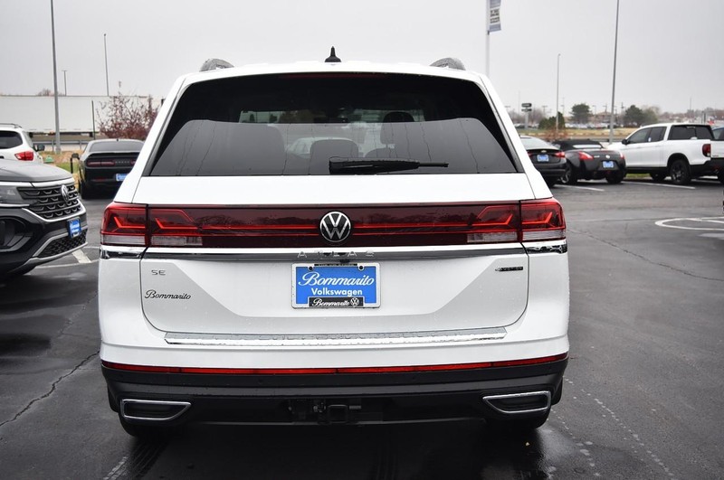 Volkswagen Atlas Vehicle Full-screen Gallery Image 6