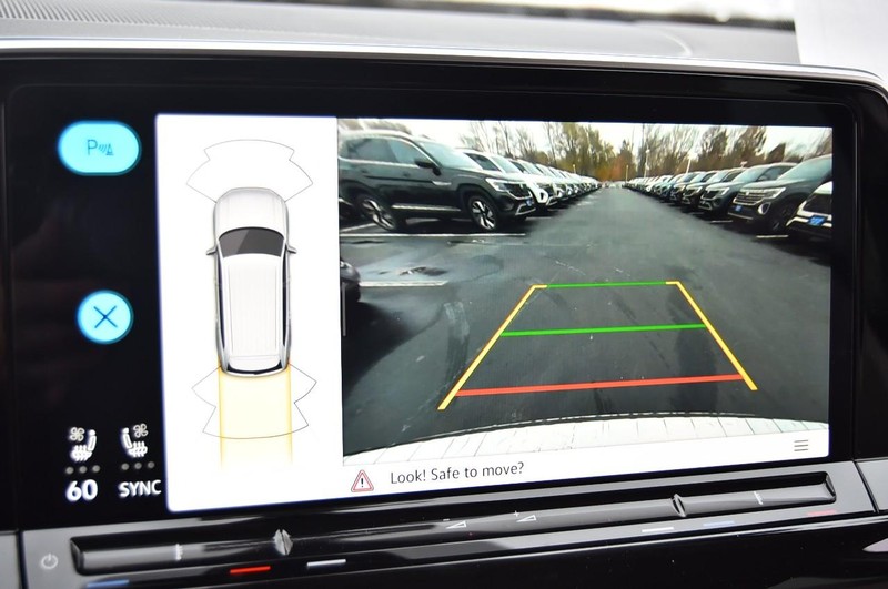 Volkswagen Atlas Vehicle Full-screen Gallery Image 13