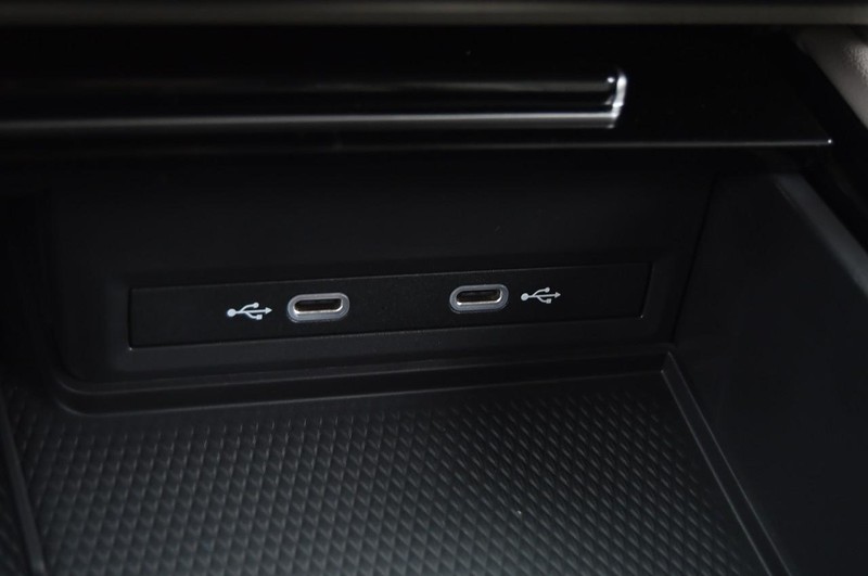 Volkswagen Atlas Vehicle Full-screen Gallery Image 16