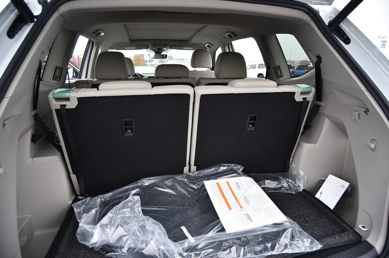 Volkswagen Atlas Vehicle Full-screen Gallery Image 26