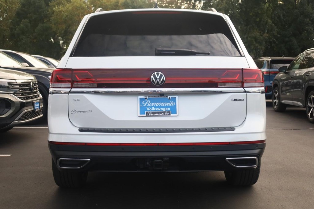 Volkswagen Atlas Vehicle Full-screen Gallery Image 6