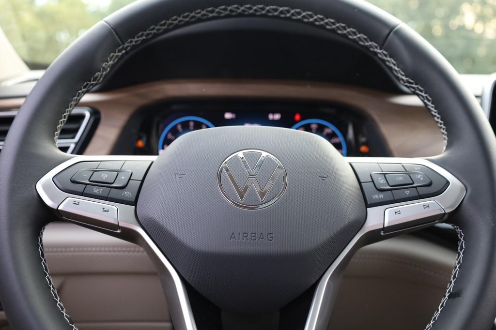 Volkswagen Atlas Vehicle Full-screen Gallery Image 13