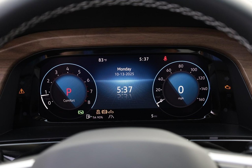 Volkswagen Atlas Vehicle Full-screen Gallery Image 14