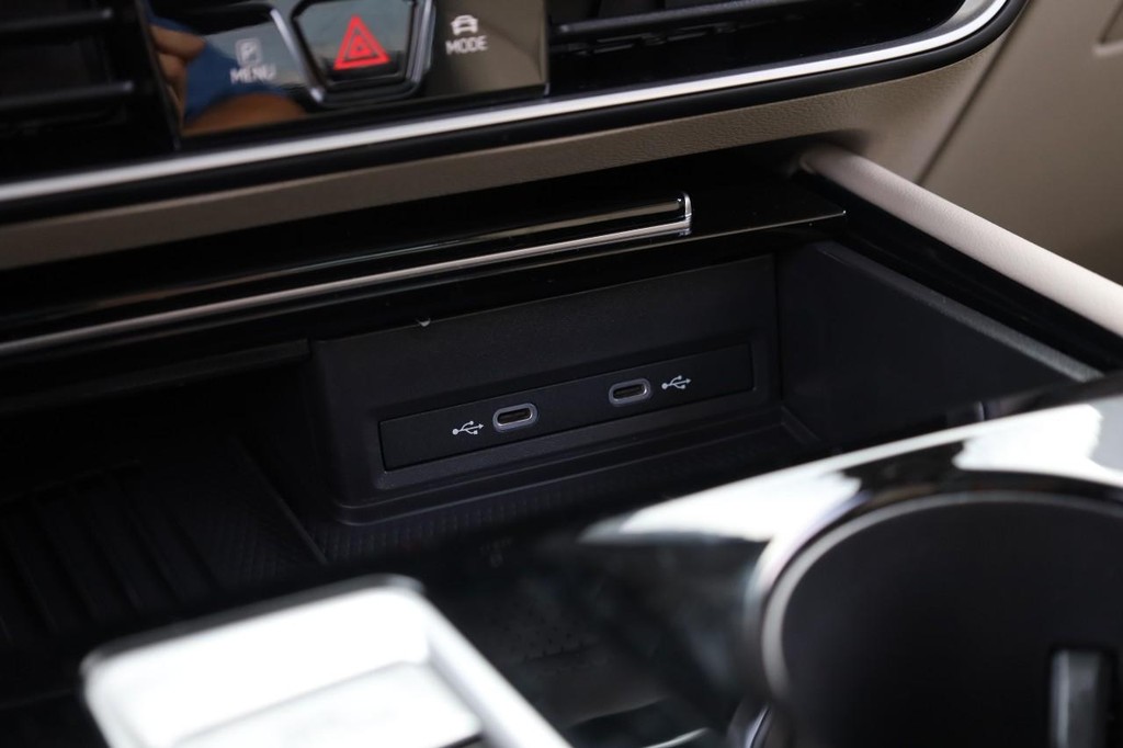 Volkswagen Atlas Vehicle Full-screen Gallery Image 18