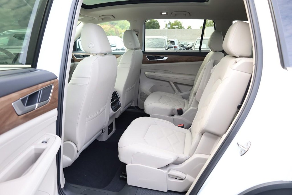 Volkswagen Atlas Vehicle Full-screen Gallery Image 24