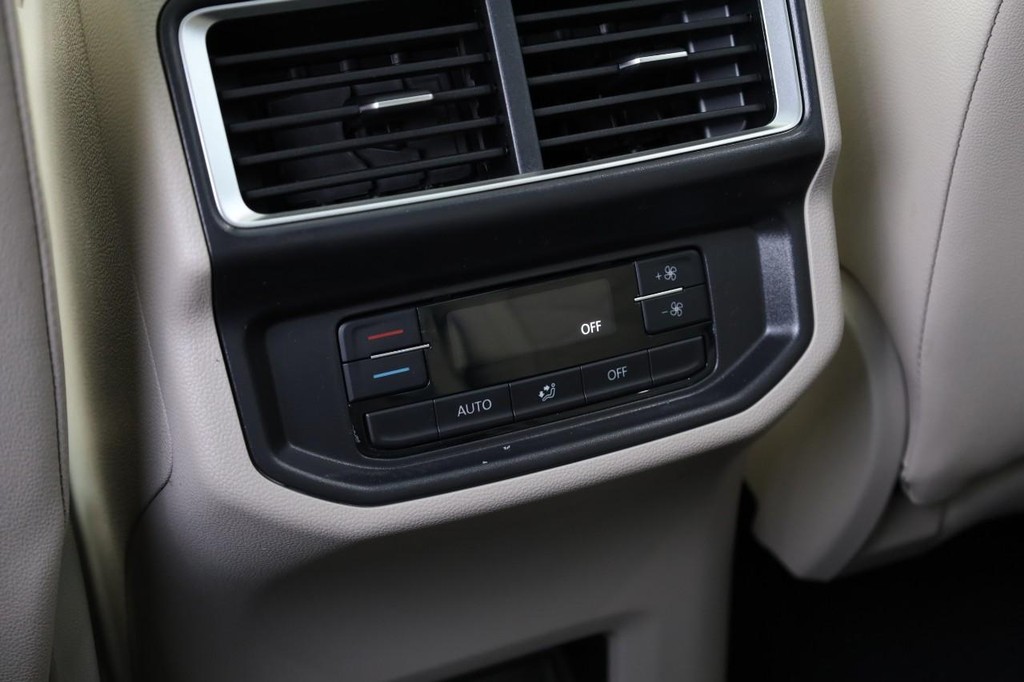 Volkswagen Atlas Vehicle Full-screen Gallery Image 25