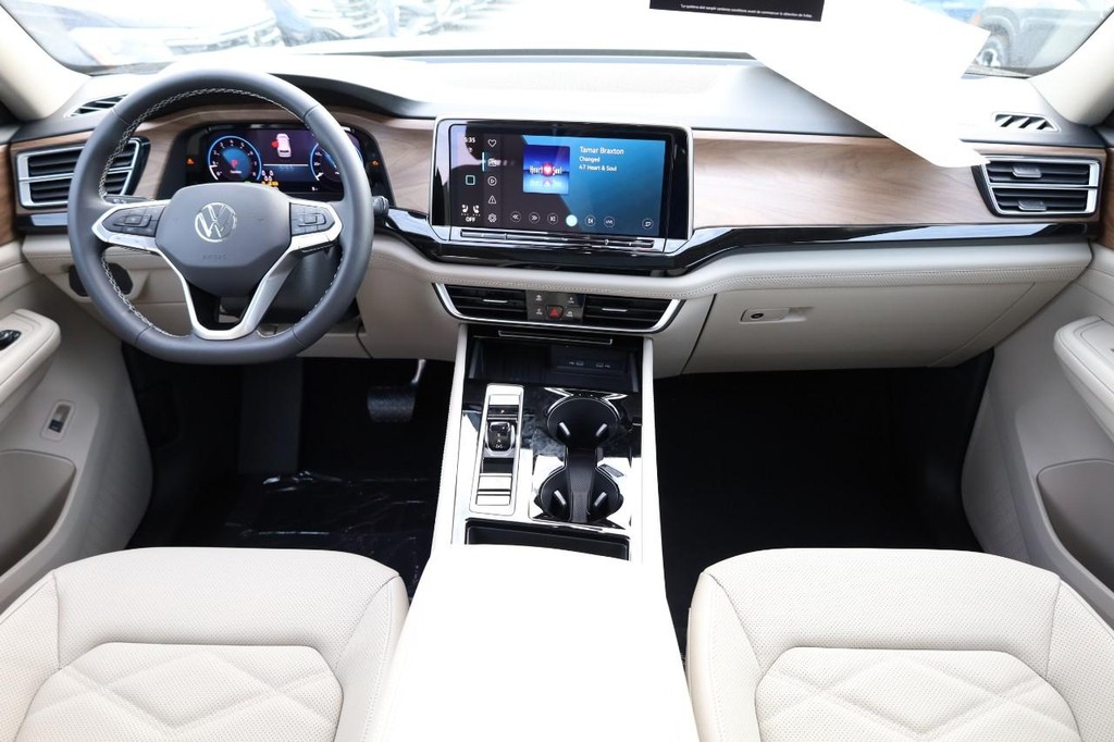 Volkswagen Atlas Vehicle Full-screen Gallery Image 26