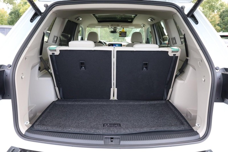 Volkswagen Atlas Vehicle Full-screen Gallery Image 7