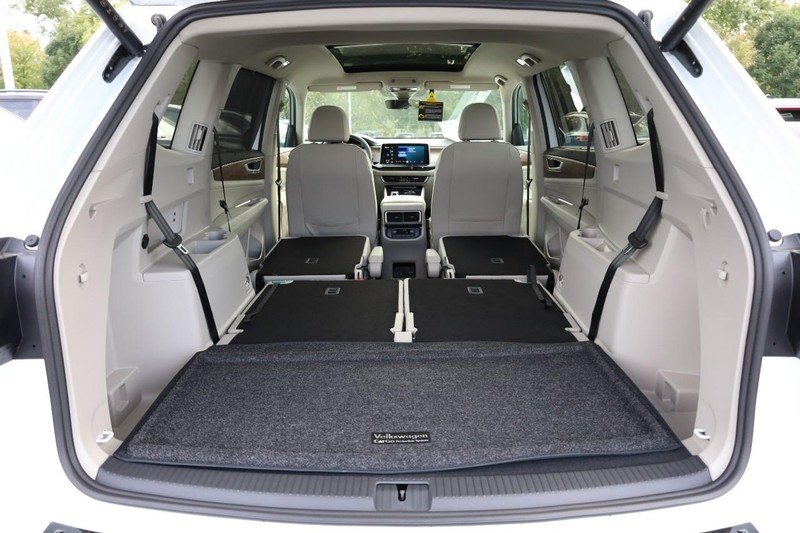 Volkswagen Atlas Vehicle Full-screen Gallery Image 9