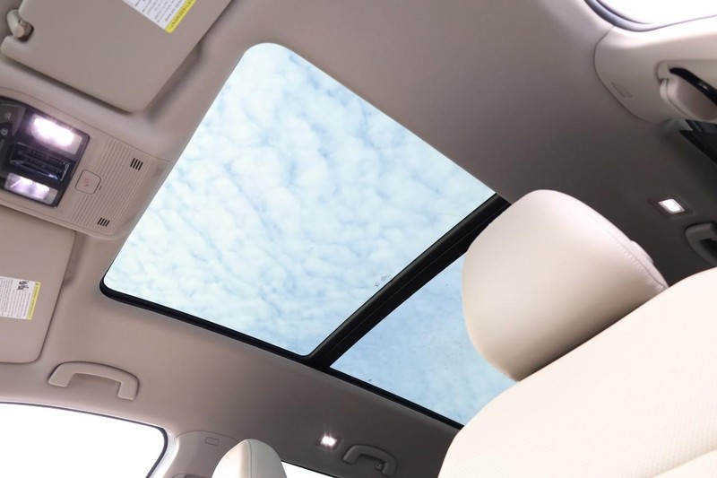 Volkswagen Atlas Vehicle Full-screen Gallery Image 11