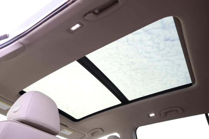 Volkswagen Atlas Vehicle Full-screen Gallery Image 12