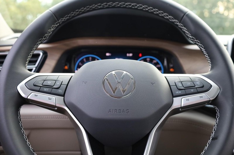 Volkswagen Atlas Vehicle Full-screen Gallery Image 13