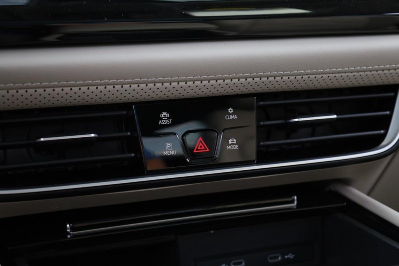 Volkswagen Atlas Vehicle Full-screen Gallery Image 17