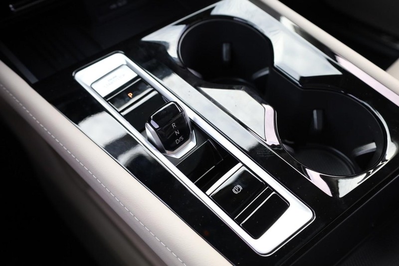 Volkswagen Atlas Vehicle Full-screen Gallery Image 19