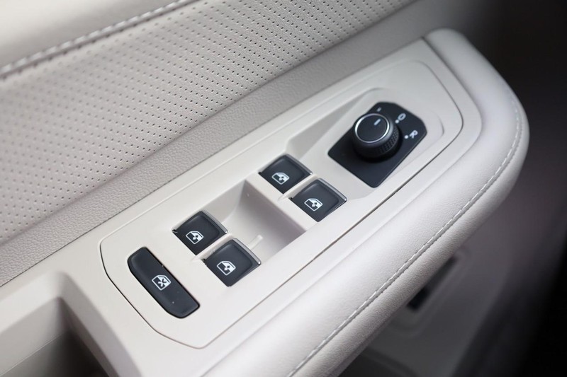 Volkswagen Atlas Vehicle Full-screen Gallery Image 21