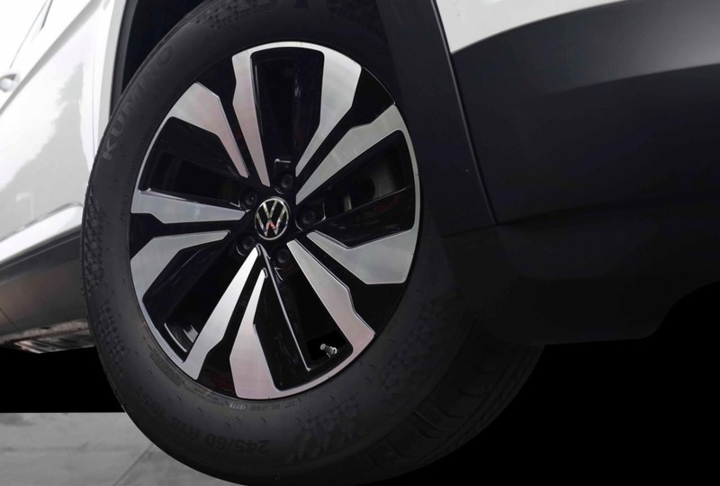 Volkswagen Atlas Vehicle Full-screen Gallery Image 3