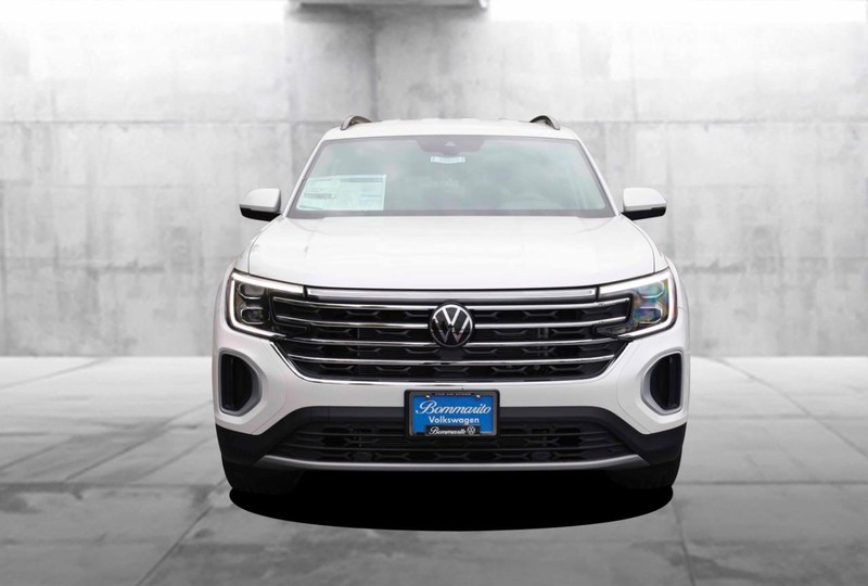 Volkswagen Atlas Vehicle Full-screen Gallery Image 4