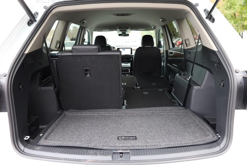 Volkswagen Atlas Vehicle Full-screen Gallery Image 8
