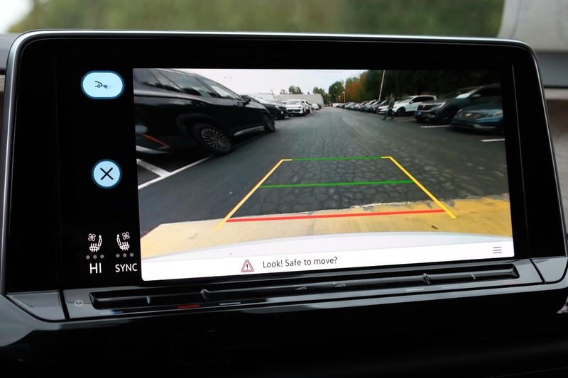 Volkswagen Atlas Vehicle Full-screen Gallery Image 14