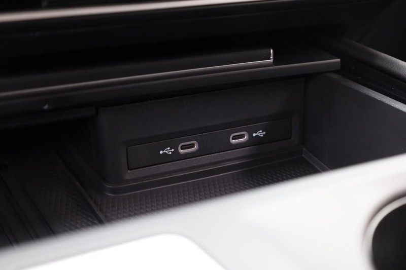 Volkswagen Atlas Vehicle Full-screen Gallery Image 16