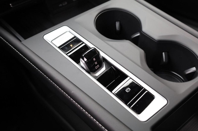 Volkswagen Atlas Vehicle Full-screen Gallery Image 17