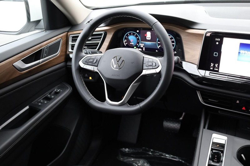 Volkswagen Atlas Vehicle Full-screen Gallery Image 25