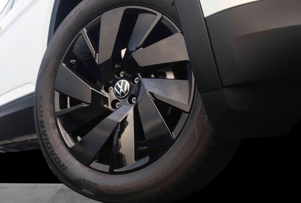 Volkswagen Atlas Vehicle Full-screen Gallery Image 3