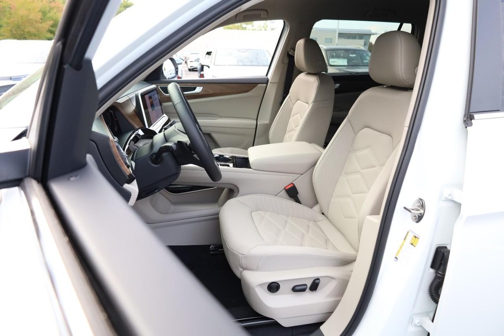 Volkswagen Atlas Vehicle Full-screen Gallery Image 10