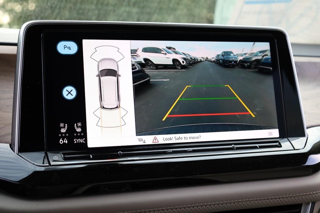 Volkswagen Atlas Vehicle Full-screen Gallery Image 14