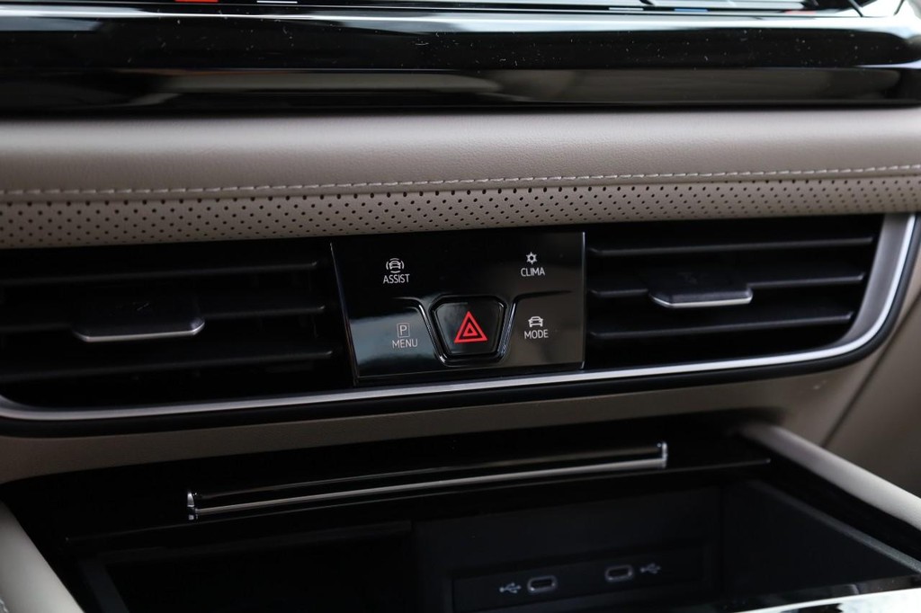 Volkswagen Atlas Vehicle Full-screen Gallery Image 15