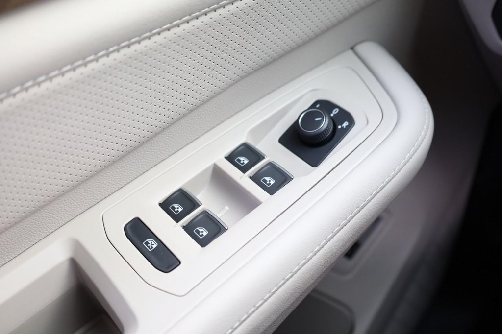 Volkswagen Atlas Vehicle Full-screen Gallery Image 19