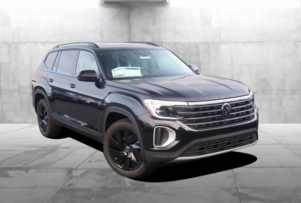 Volkswagen Atlas Vehicle Full-screen Gallery Image 2