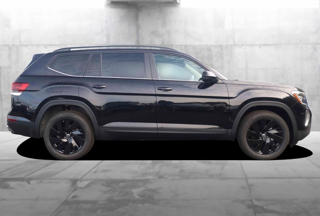 Volkswagen Atlas Vehicle Full-screen Gallery Image 5