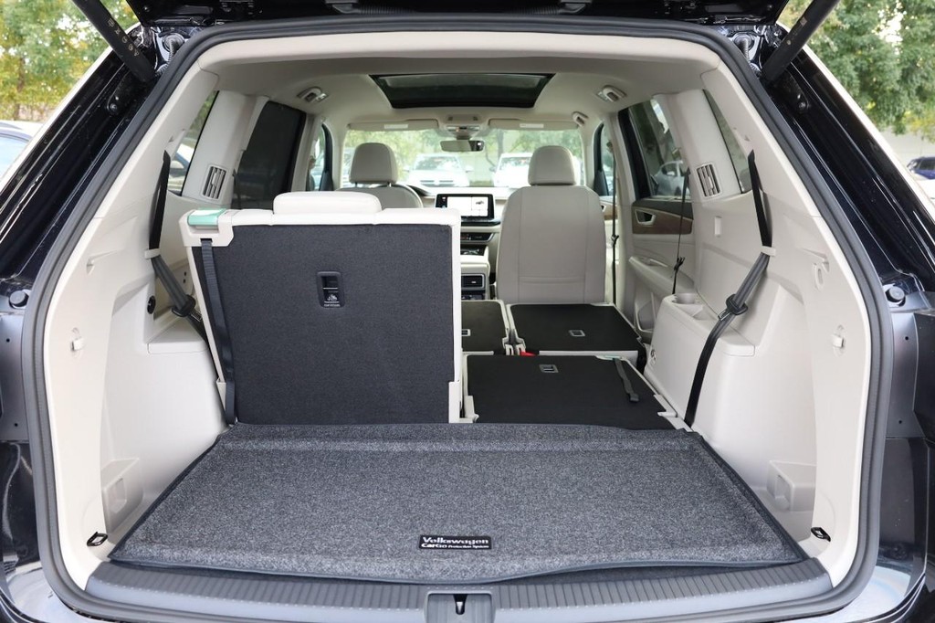Volkswagen Atlas Vehicle Full-screen Gallery Image 8