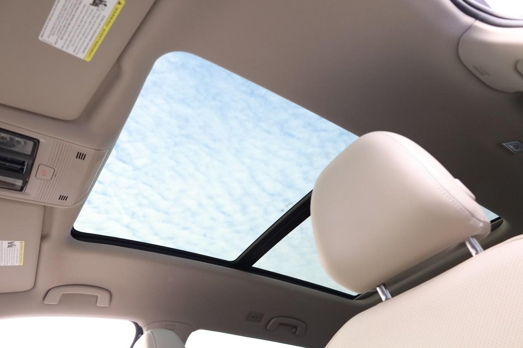 Volkswagen Atlas Vehicle Full-screen Gallery Image 11