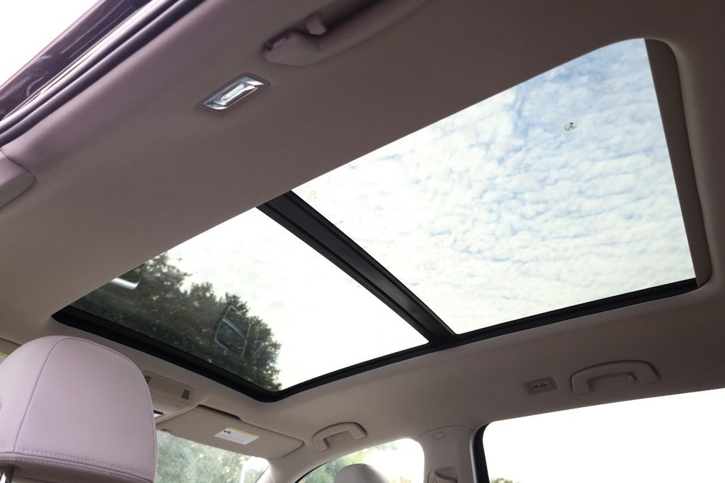 Volkswagen Atlas Vehicle Full-screen Gallery Image 12