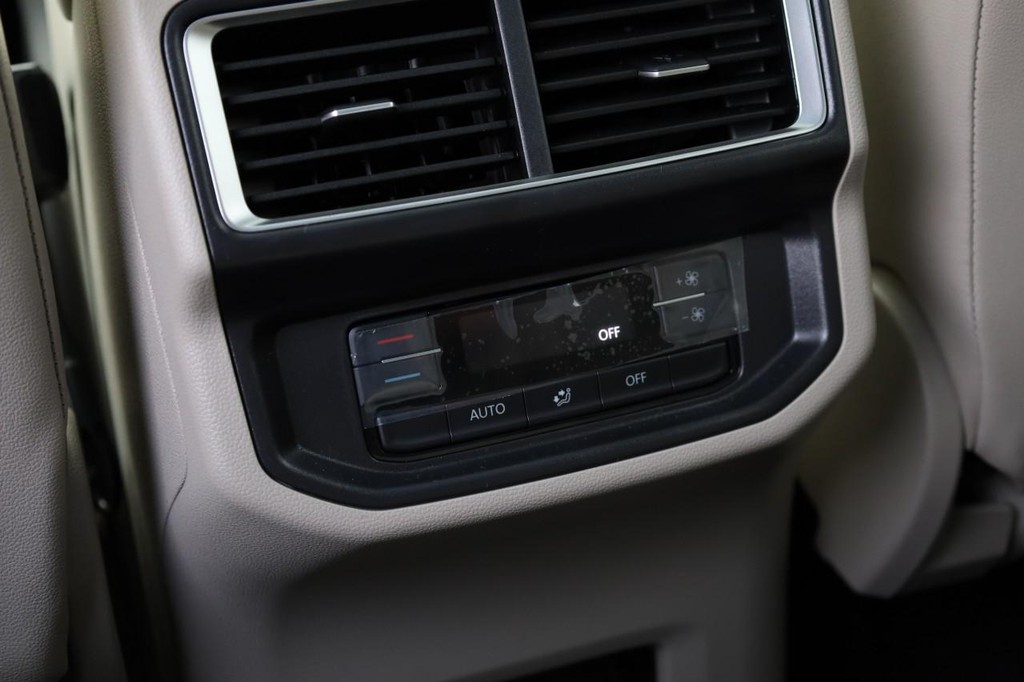 Volkswagen Atlas Vehicle Full-screen Gallery Image 25