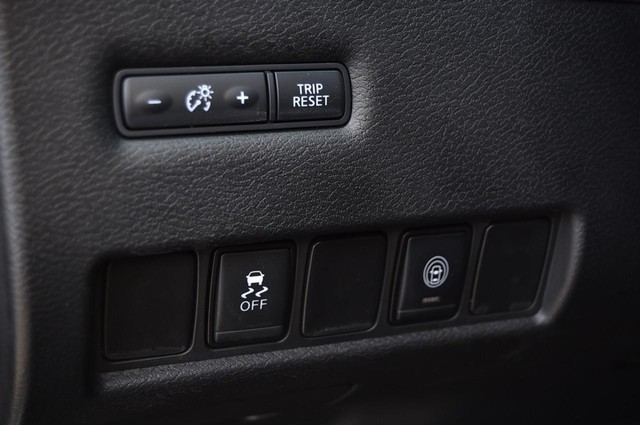 Nissan Murano Vehicle Image 11