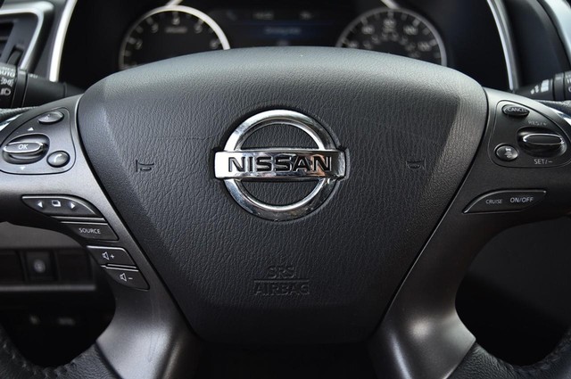 Nissan Murano Vehicle Image 17