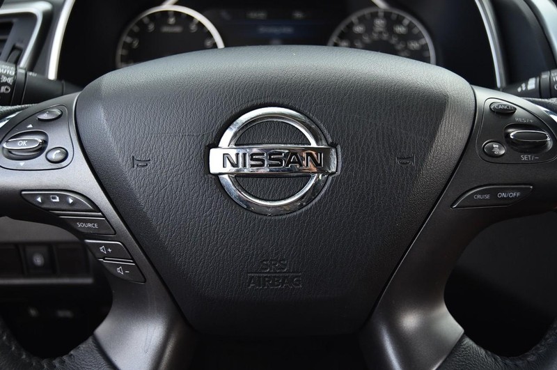 Nissan Murano Vehicle Image 17