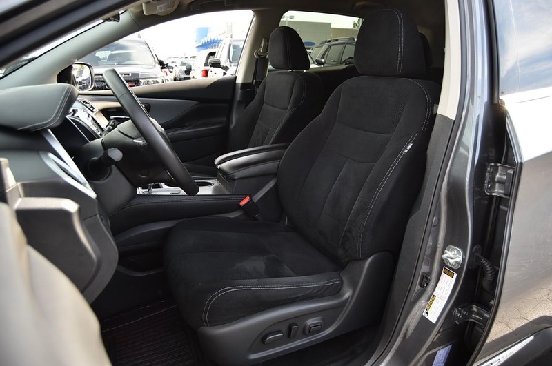 Nissan Murano Vehicle Image 18