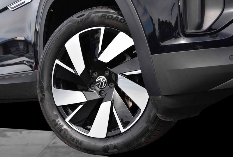 Volkswagen Atlas Cross Sport Vehicle Image 03