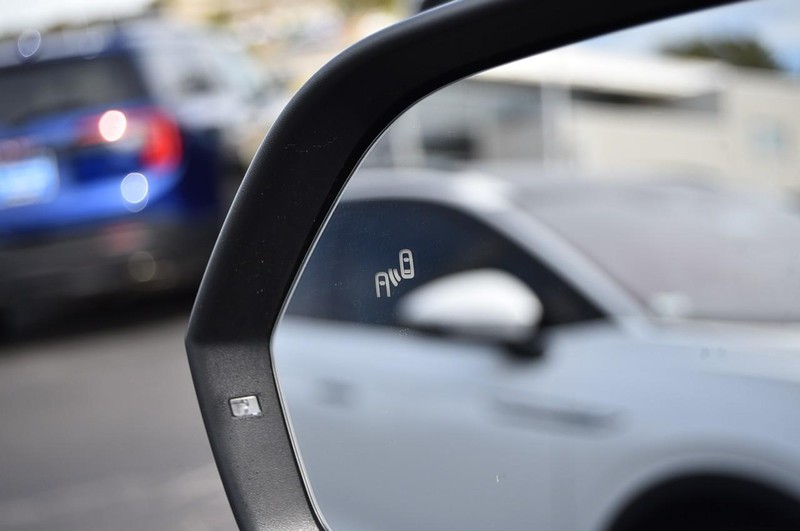 Volkswagen Atlas Cross Sport Vehicle Image 09