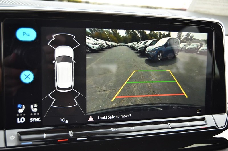 Volkswagen Atlas Cross Sport Vehicle Image 12