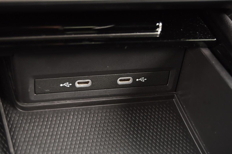 Volkswagen Atlas Cross Sport Vehicle Image 15