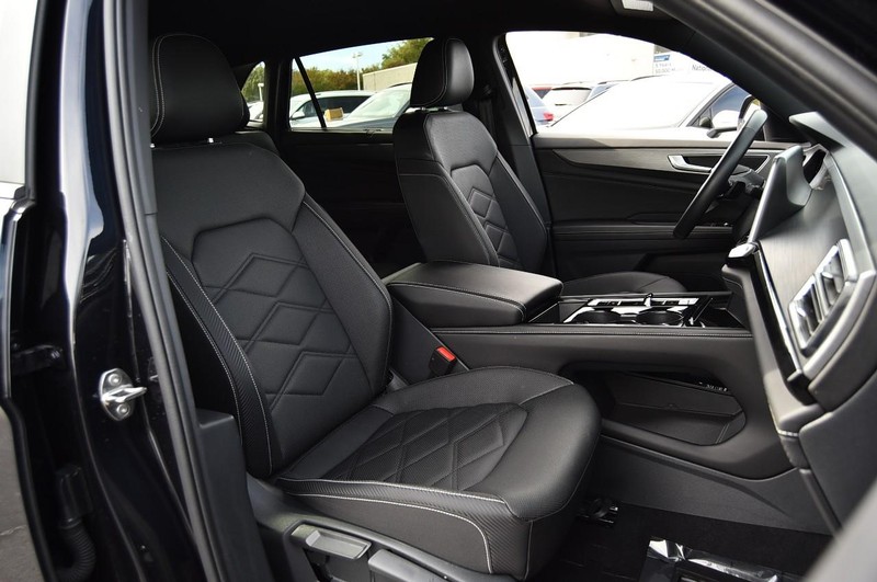 Volkswagen Atlas Cross Sport Vehicle Image 19