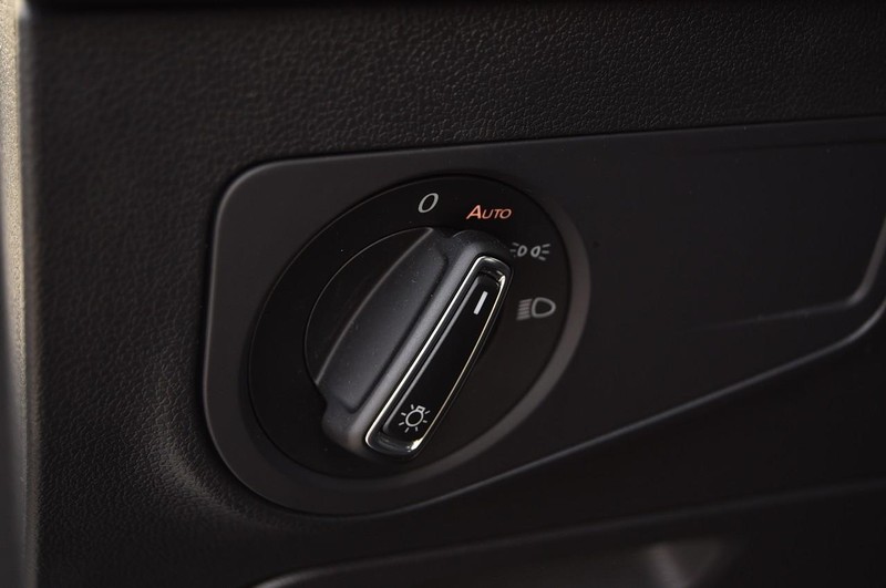 Volkswagen Tiguan Vehicle Image 11