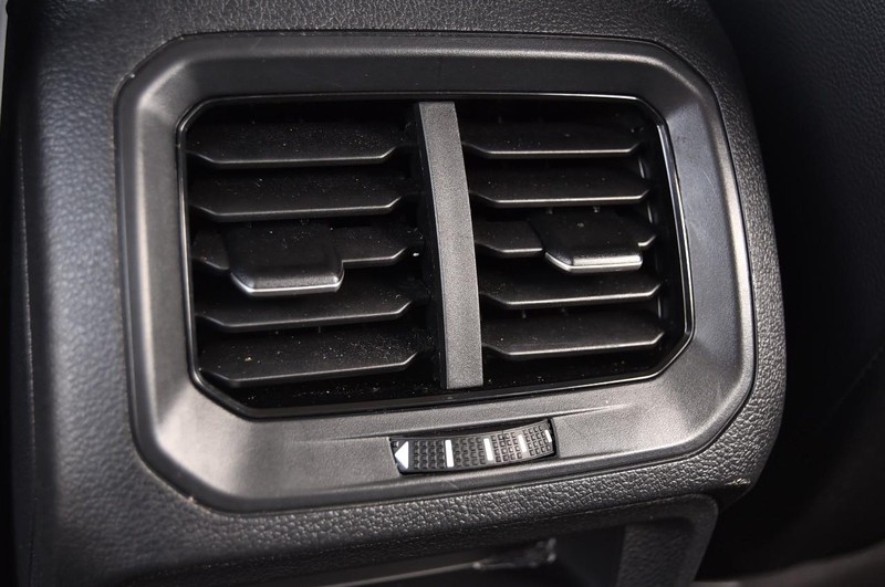 Volkswagen Tiguan Vehicle Image 22