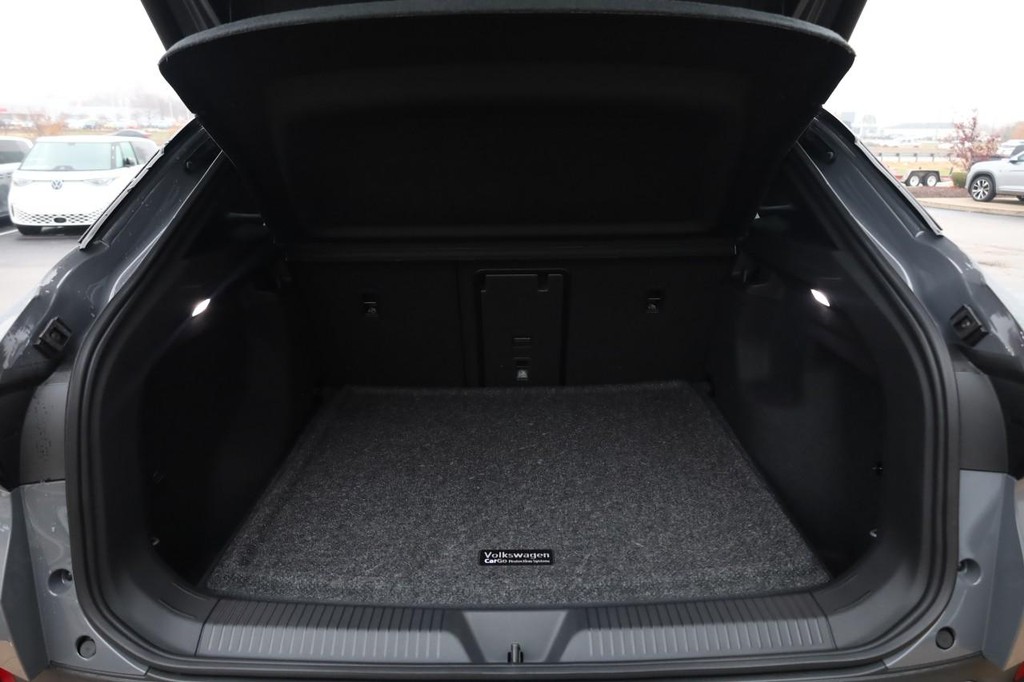 Volkswagen ID.4 Vehicle Full-screen Gallery Image 7