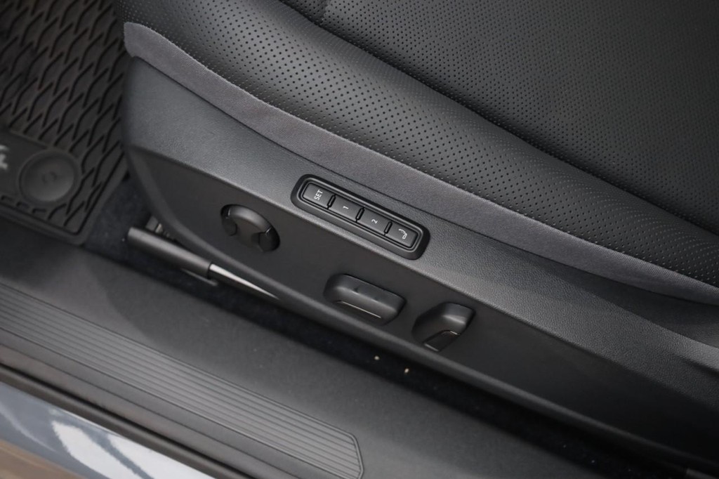 Volkswagen ID.4 Vehicle Full-screen Gallery Image 11